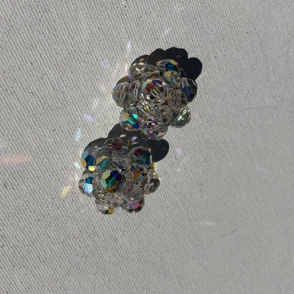 Vintage Aurora Borealis Crystal Glass Bead Cluster Clip On Earrings - Picture 5 of 8